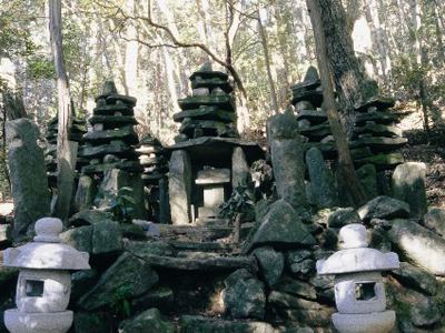 古代の遺跡群（八面石塔）