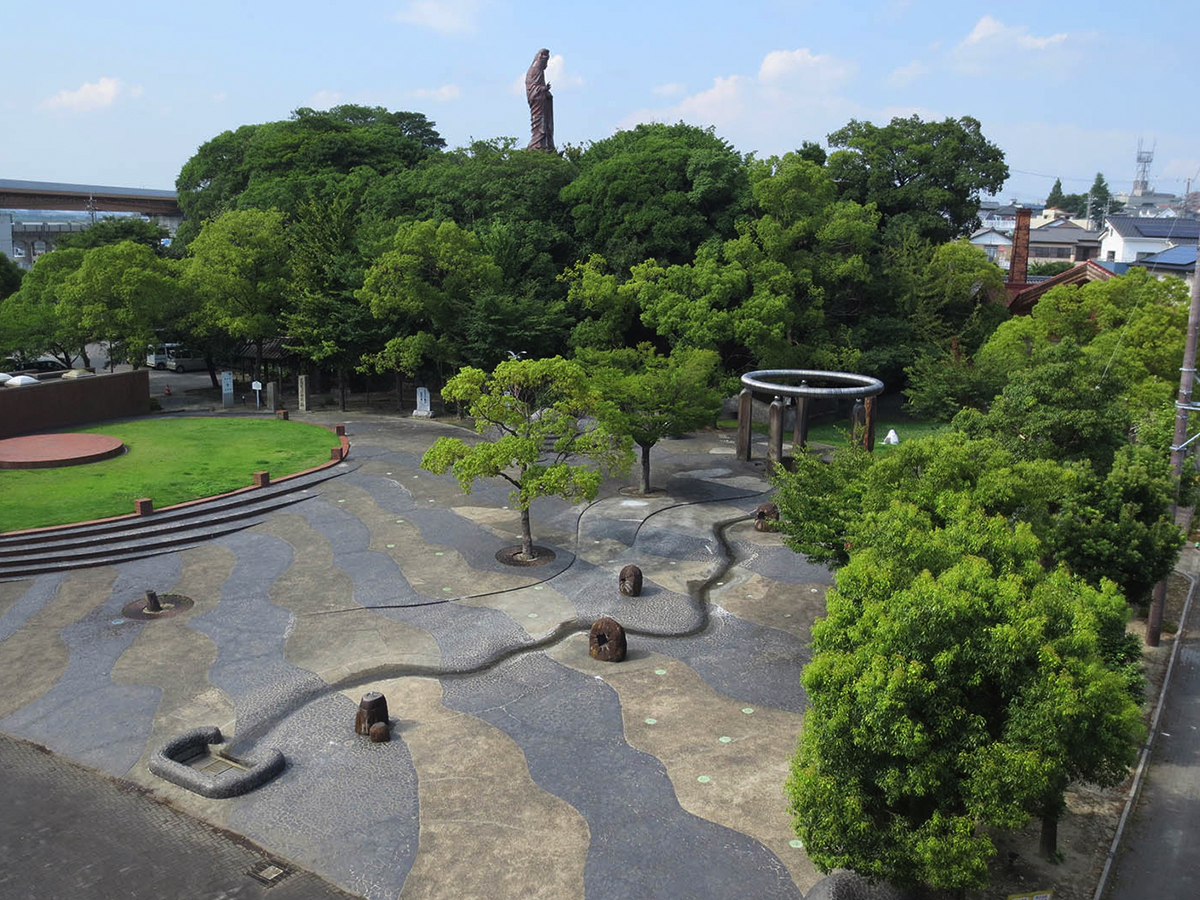 かわら美術館・図書館_