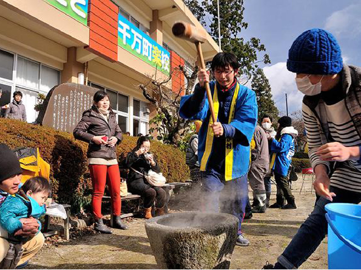 餅つき体験としめ縄づくり